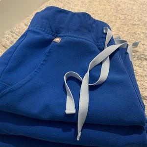 FIGS set of 2 bottoms